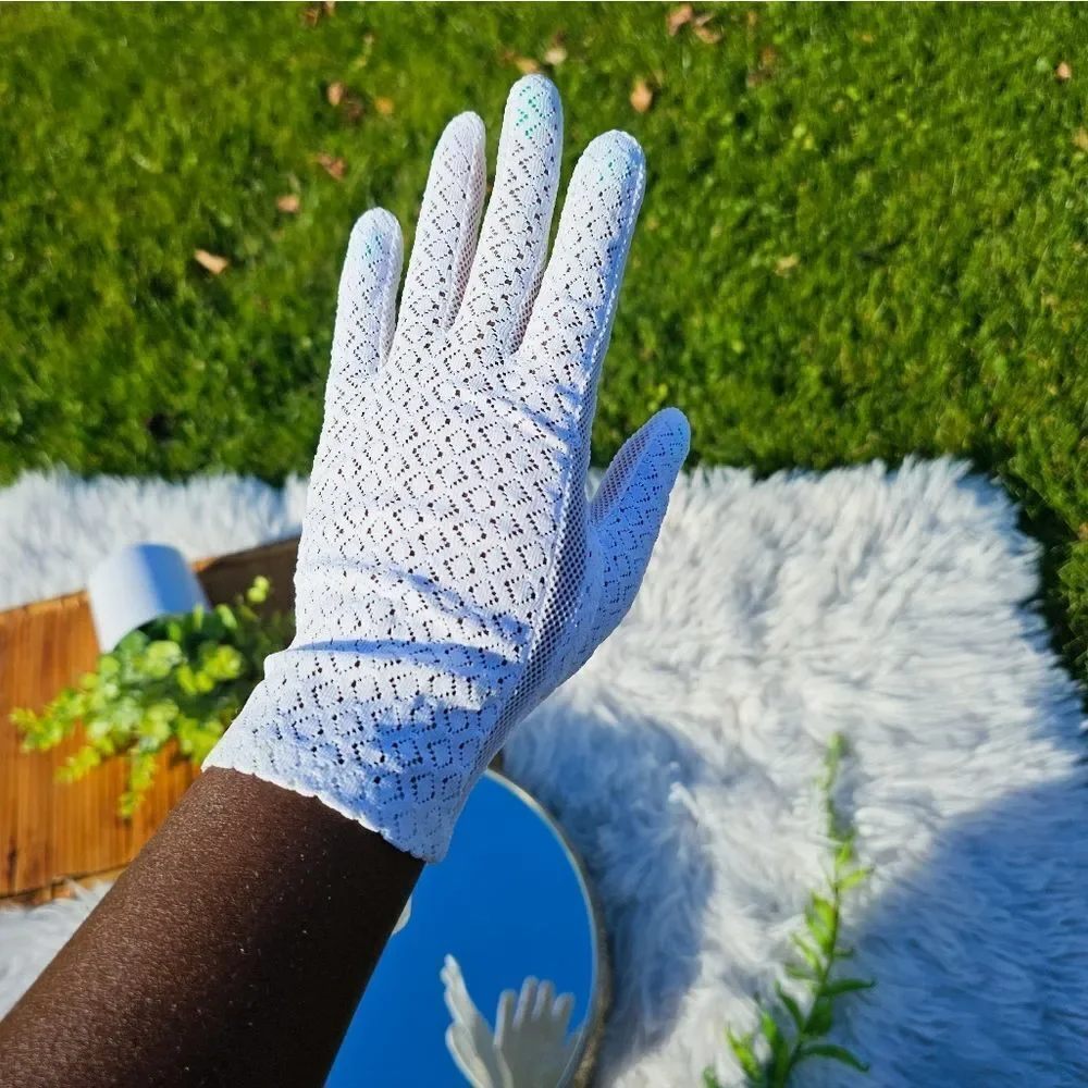 New Sankyo Seiko Apparel Victorian Style Crochet White Gloves.